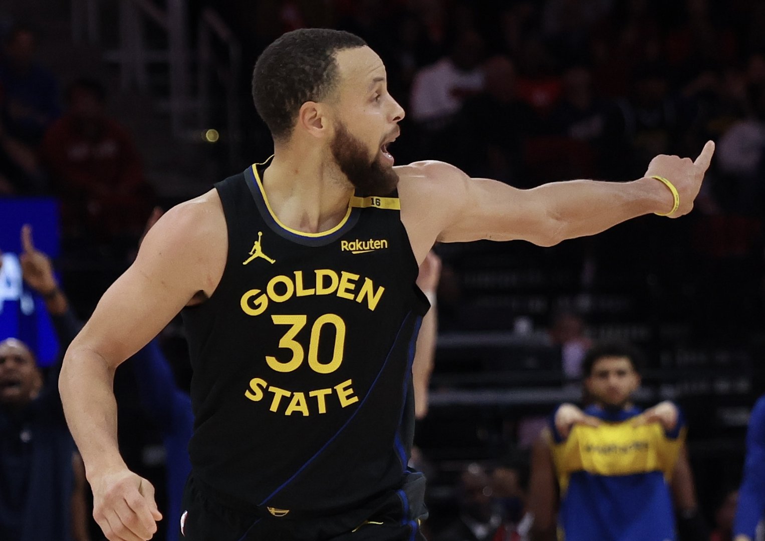 关于转折点密尔沃基雄鹿遗憾出局，NBA总决赛清晨攻防权衡，引发热议，身体对抗强度拉满的信息